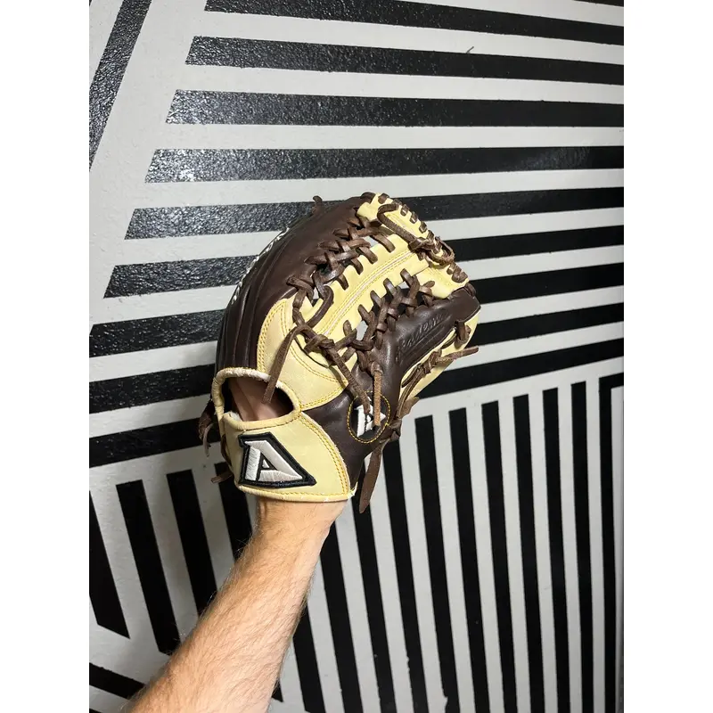 Akadema AMV218 11.5 infield baseball glove