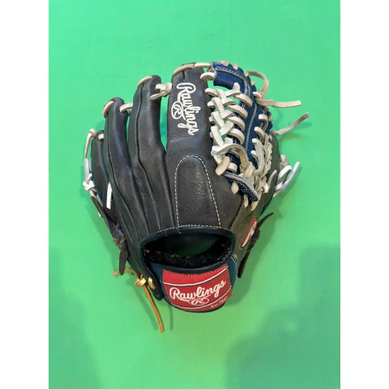 Black Rawlings RCS RH Infield Baseball Glove 11.75"