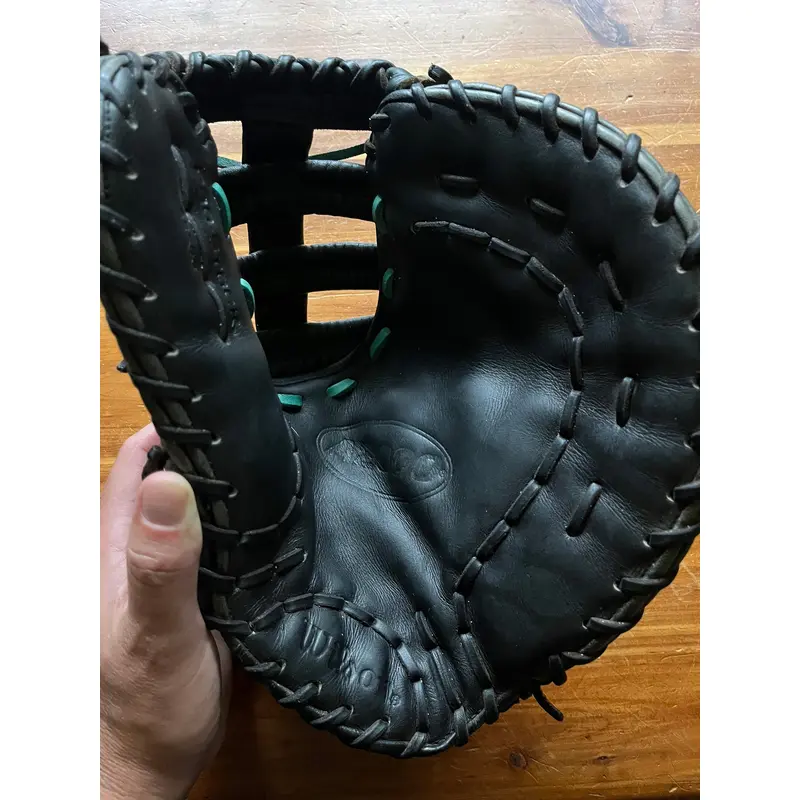 Wilson A2000 RH First Base Baseball Glove 12" (Used)