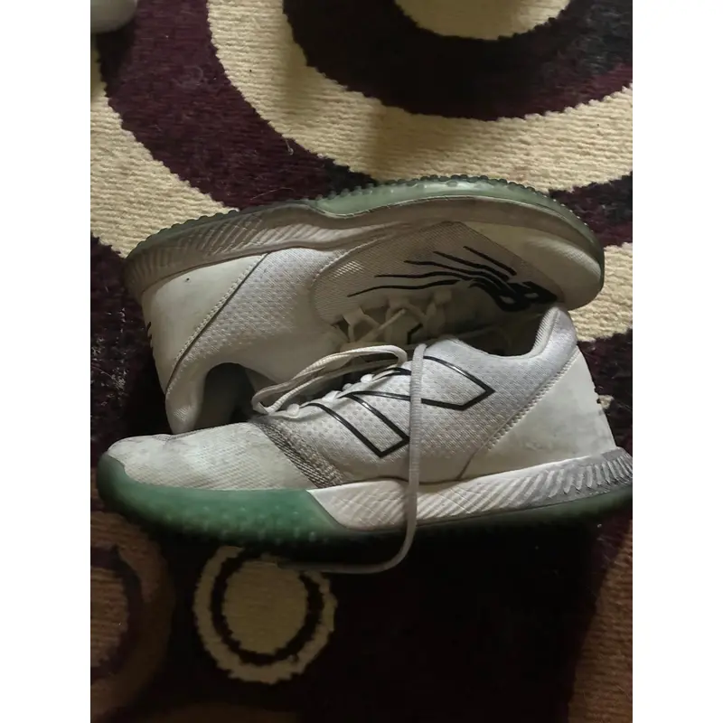 White Men's Size M 10.5 (W 11.5) Adult New Balance Low Top Turf Cleats (Used)