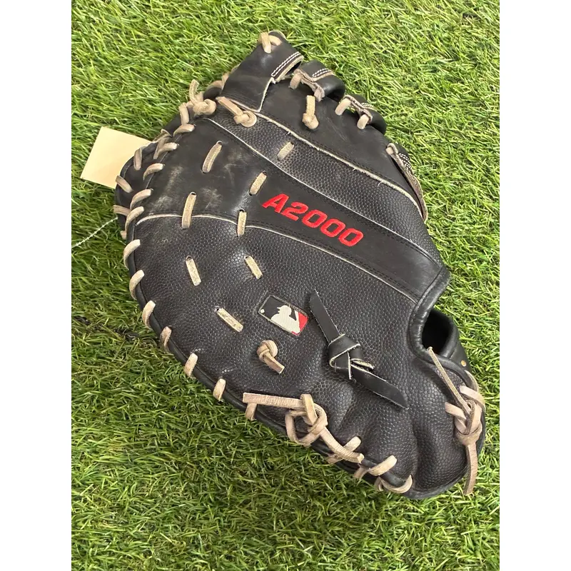 Black Wilson A2000 2820 RH First Base Baseball Glove 12.25" (Used)
