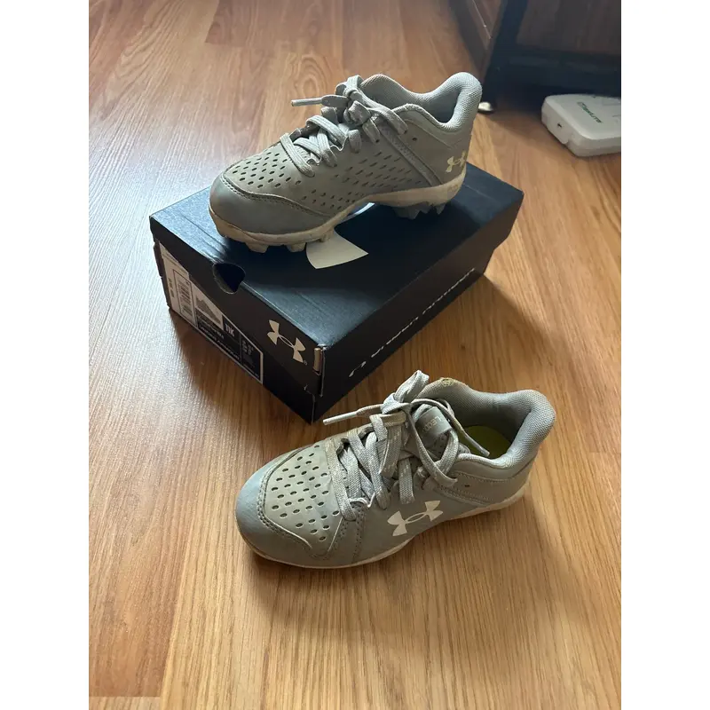 Under Armour Youth Cleats Sz. 11k