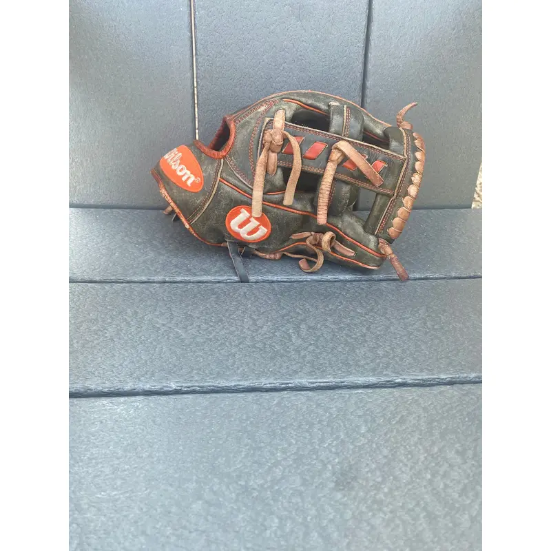 2021 Wilson RH Infield A2000 Baseball Glove 11.5" (Used)