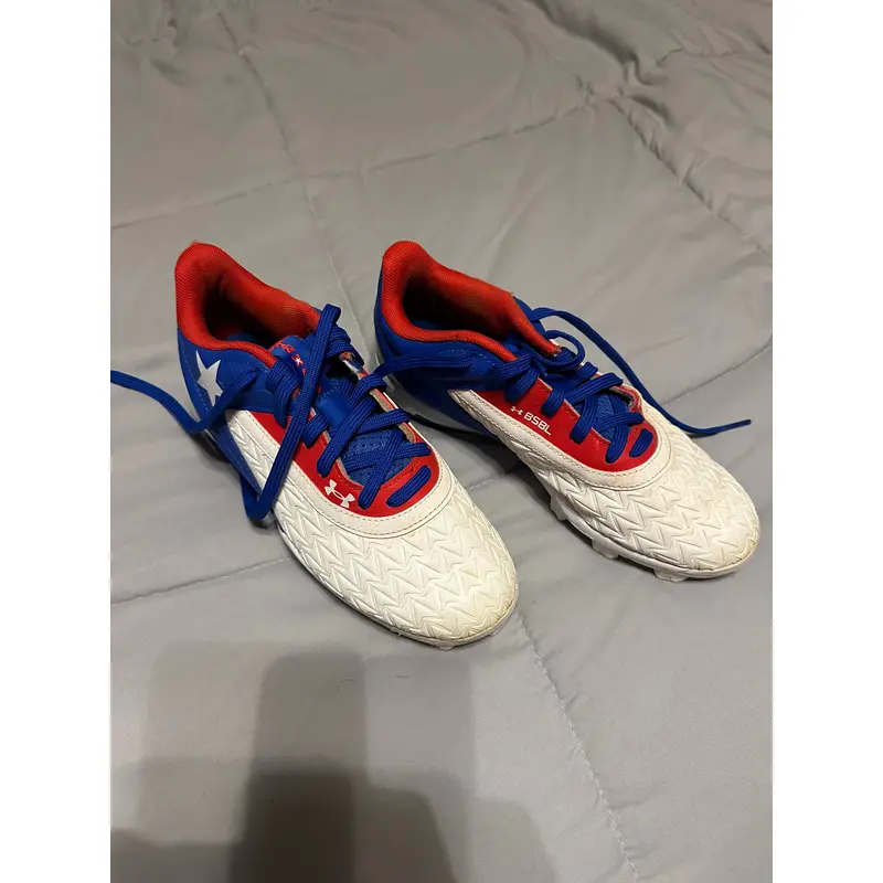 Kid's 4Y (Big Kids / Youth) Youth Under Armour Low Top Molded Cleats (Used)