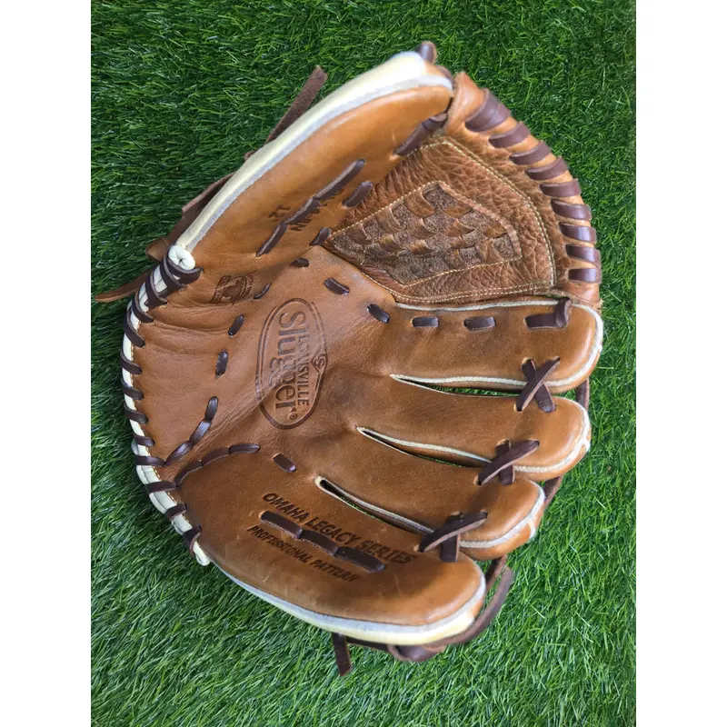 Louisville Slugger RH Infield Omaha Baseball Glove 12" (Used)