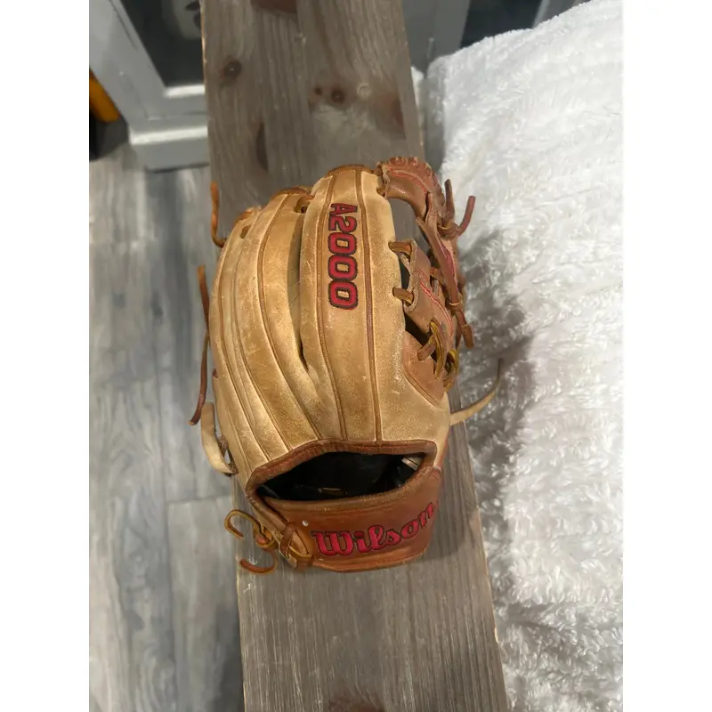 2022 Wilson A2000 RH Infield Baseball Glove 11.5" (Used)