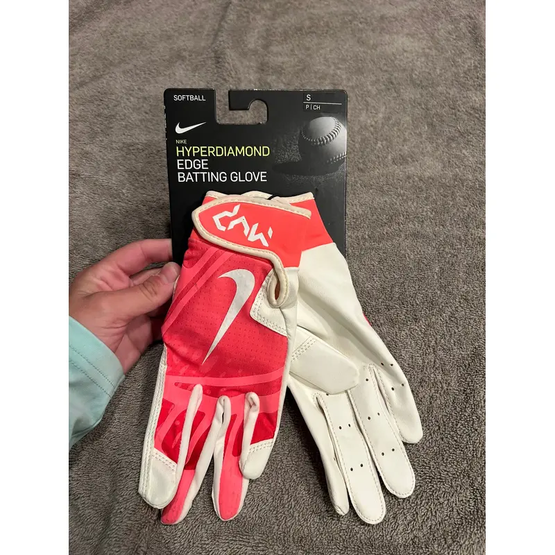 NWT- hyperdiamond edge womens batting gloves