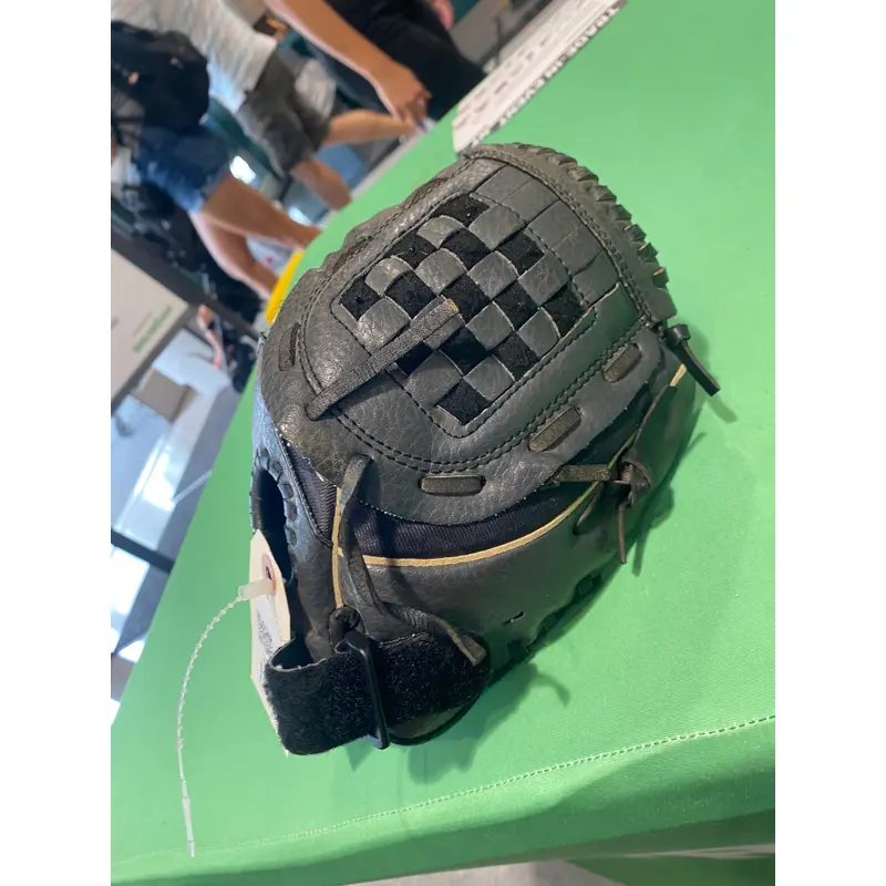 Black Adidas Easy Close RH Infield Baseball Glove 10" (Used)