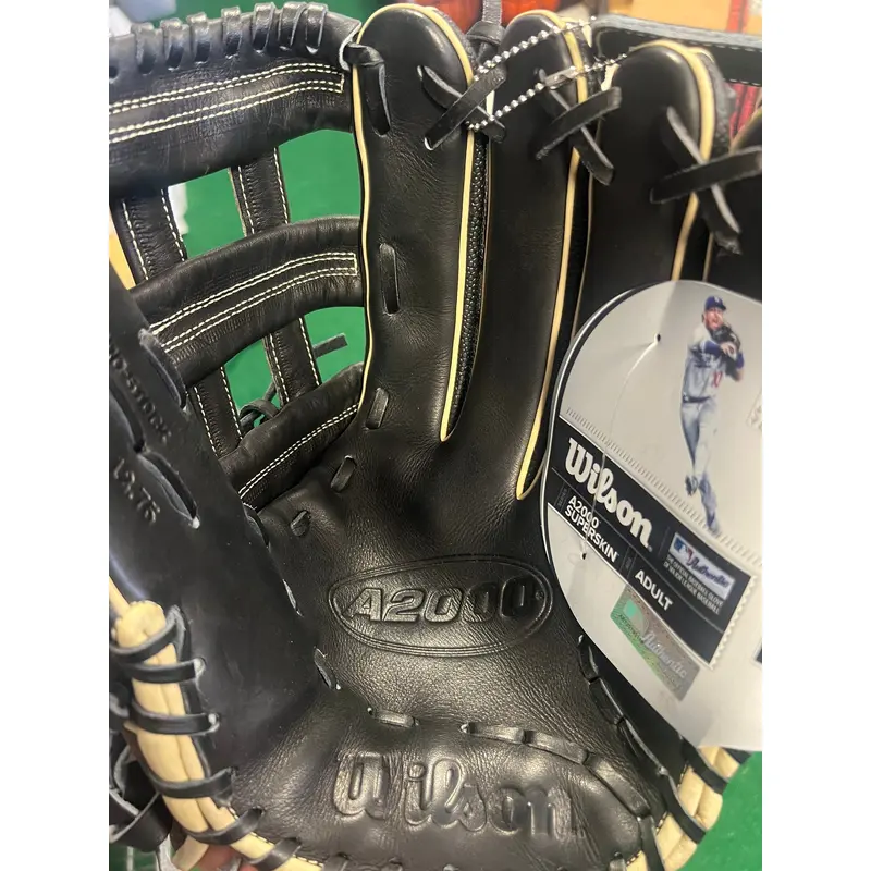 Wilson Right Hand Throw Outfield A2000 12.75 1799 Baseball Glove 12.75" (New)