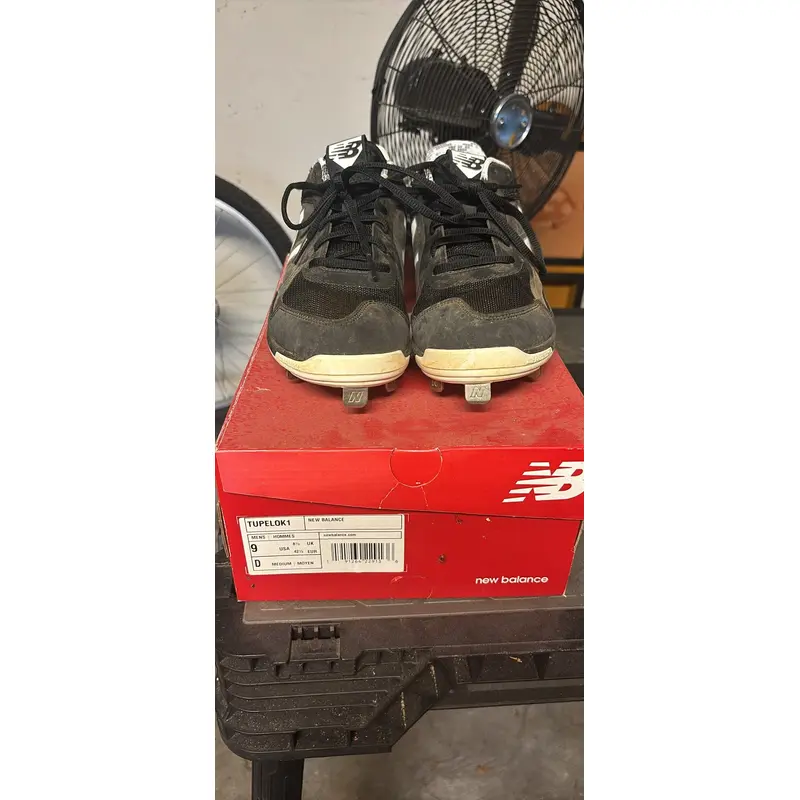 Black Men's  Size M 9.0 (W 10.0) New Balance Metal Cleats (New)