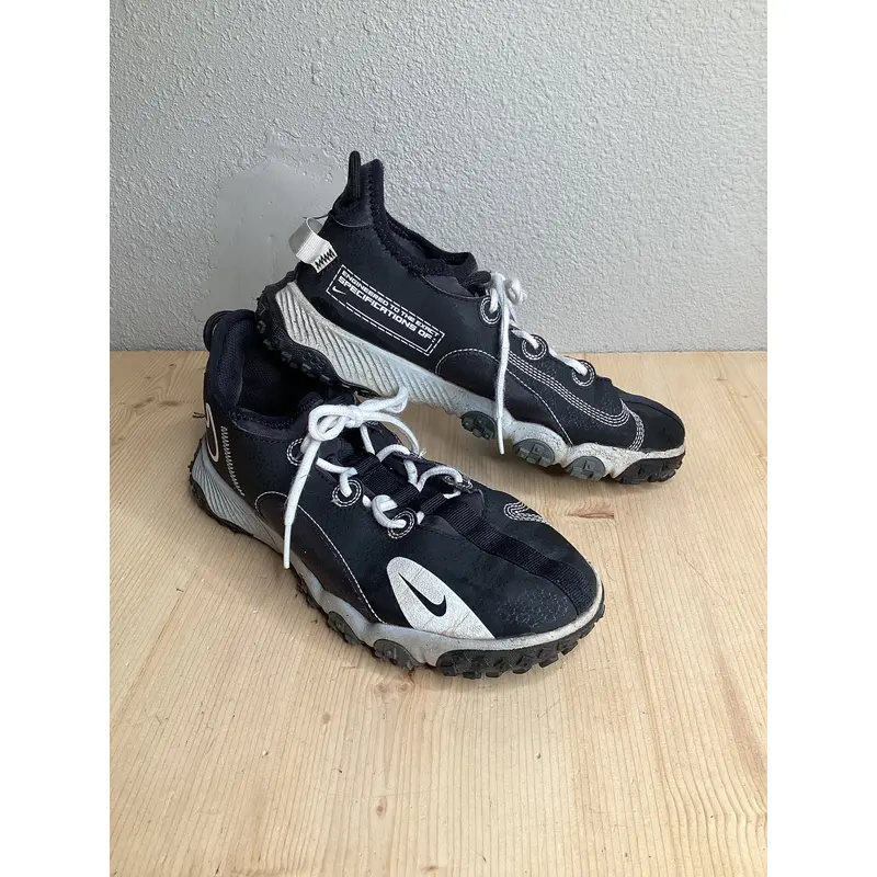 Black Unisex Youth Nike (Used) 6Y Turf Shoes