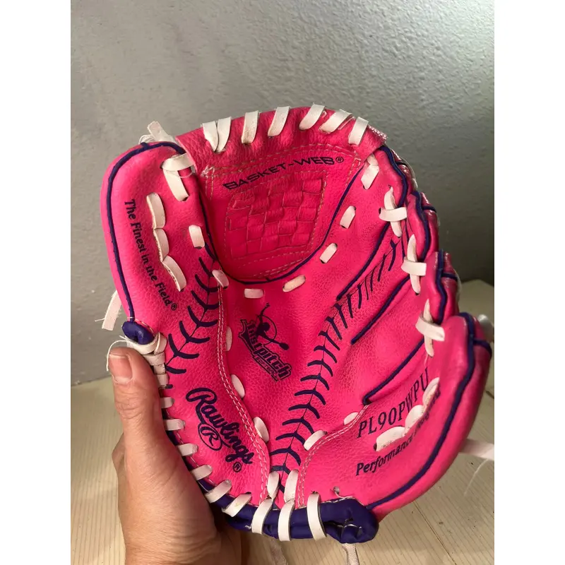 Pink Used Rawlings Right Hand Throw Baseball Glove 9.5"