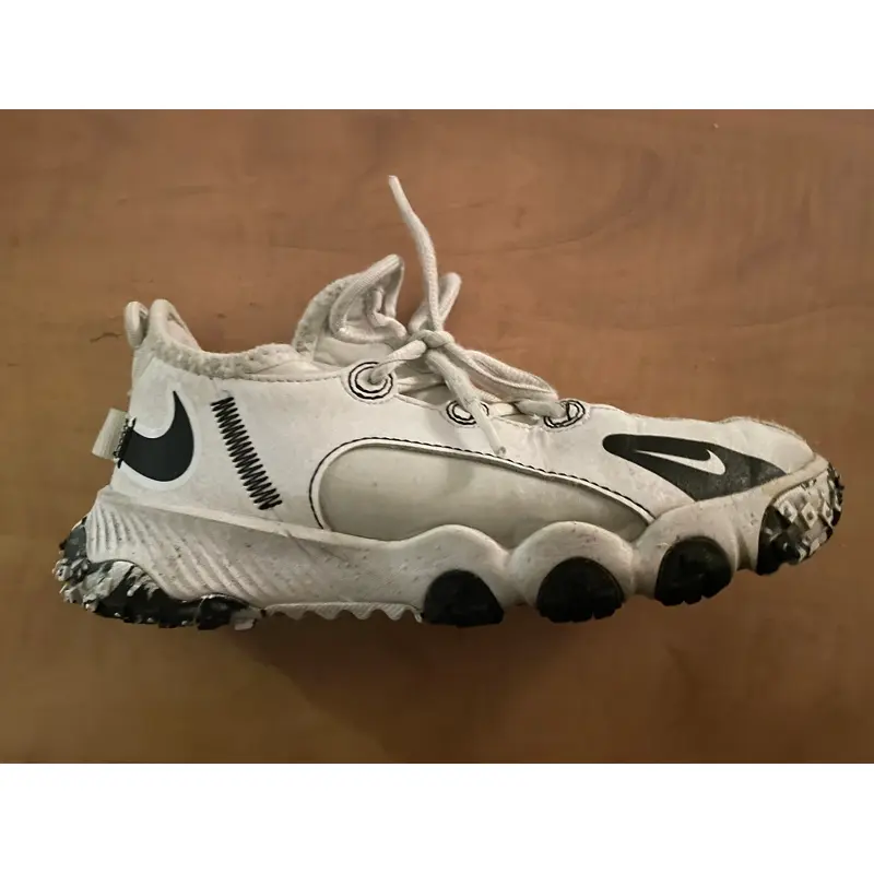 Nike Future Field boys turf shoes size 2