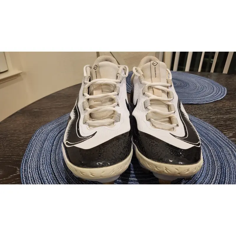 White Men's Size M 10.5 (W 11.5) Adult Nike Low Top Metal (Used)