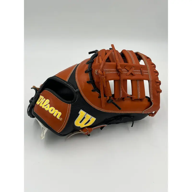 Wilson a2000 SC1620 12.5 first base mitt baseball glove