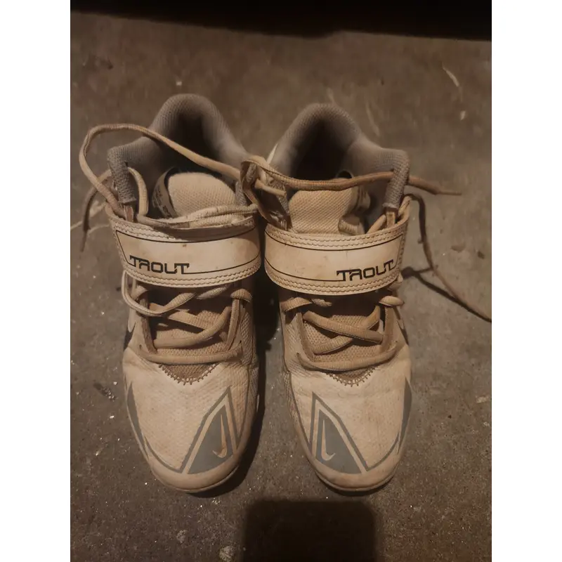 Kid's 4.5 Y Youth Nike Trout (Used)