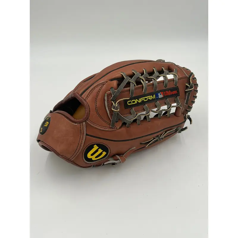 Wilson Conform The A1940 12.5 outfield baseball glove
