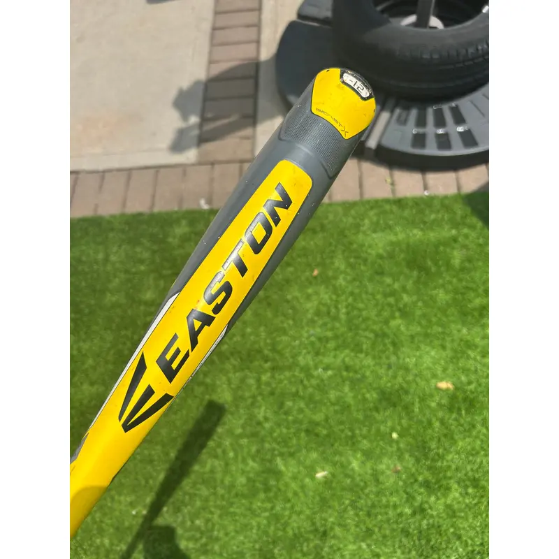 Easton Beast X Hyperlite Alloy Bat (-12) 16 oz 28" (Used)