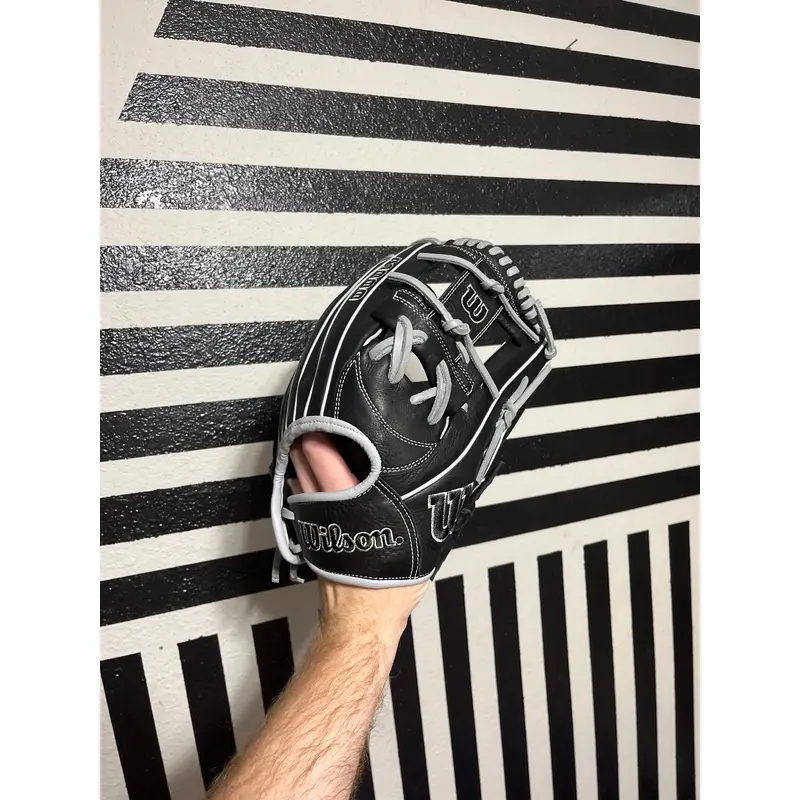 Wilson a1000 11.75 Fastpitch softball baseball glove