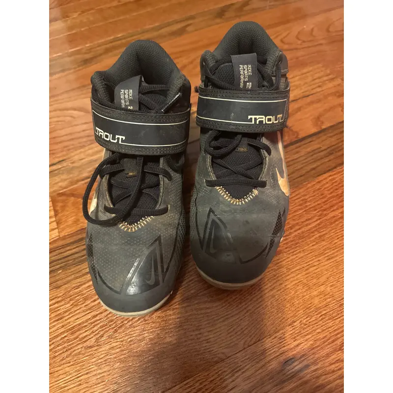 Youth Trout baseball cleats