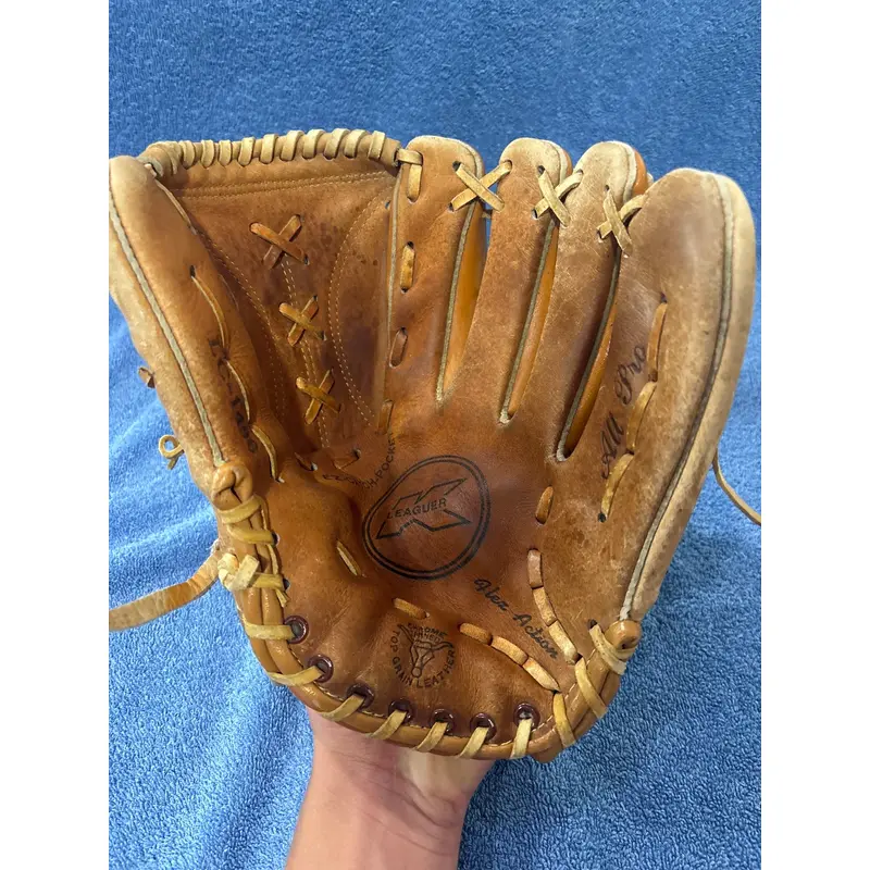 Right Hand Throw Infield K Leaguer Baseball Glove  (Used)