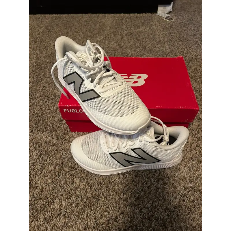 White Men's Size M 8.5 (W 9.5) Adult New Balance Low Top 4040v7 Turf Cleats (New)