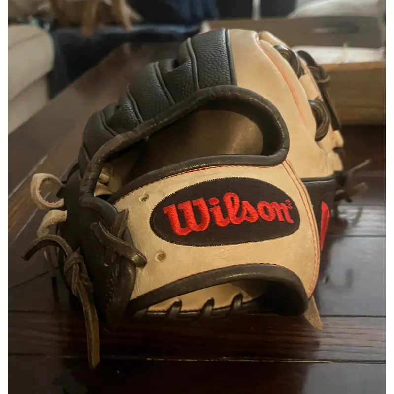 Wilson Infield Right Hand Throw A2000 Baseball Glove 11.25" (Used)