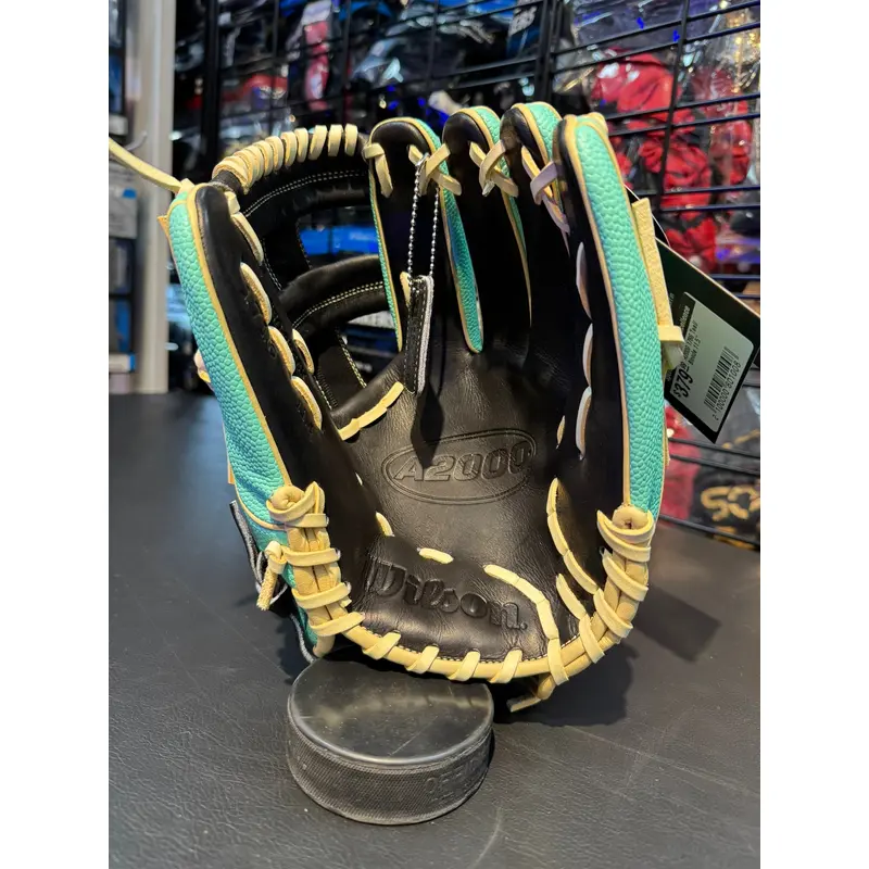 Wilson Right Hand Throw A2000 1716 Baseball Glove 11.5" (New)