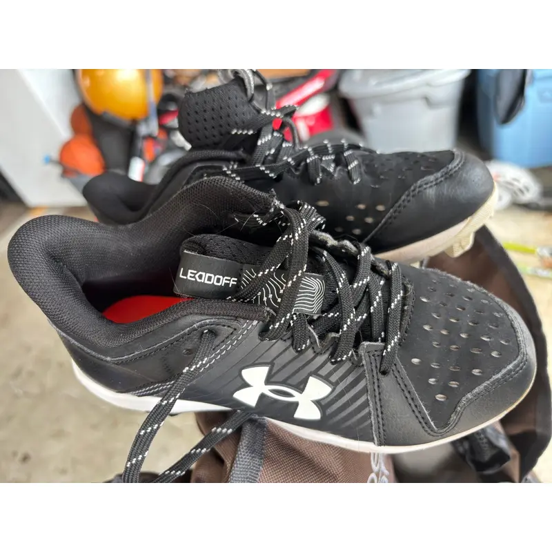 Kid's Size 1Y Under Armour (Used)