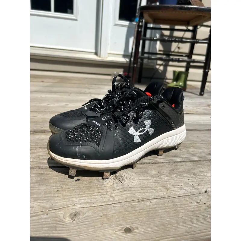 Black Men's Metal Low Top Yard