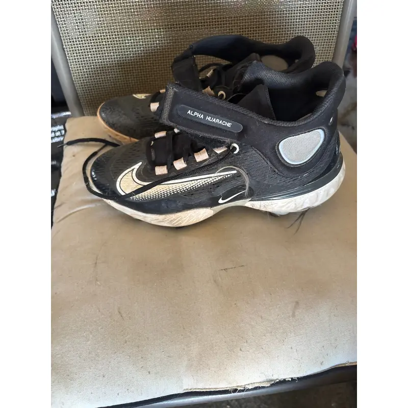 Black Men's Size M 7.5 (W 8.5) Nike (Used)