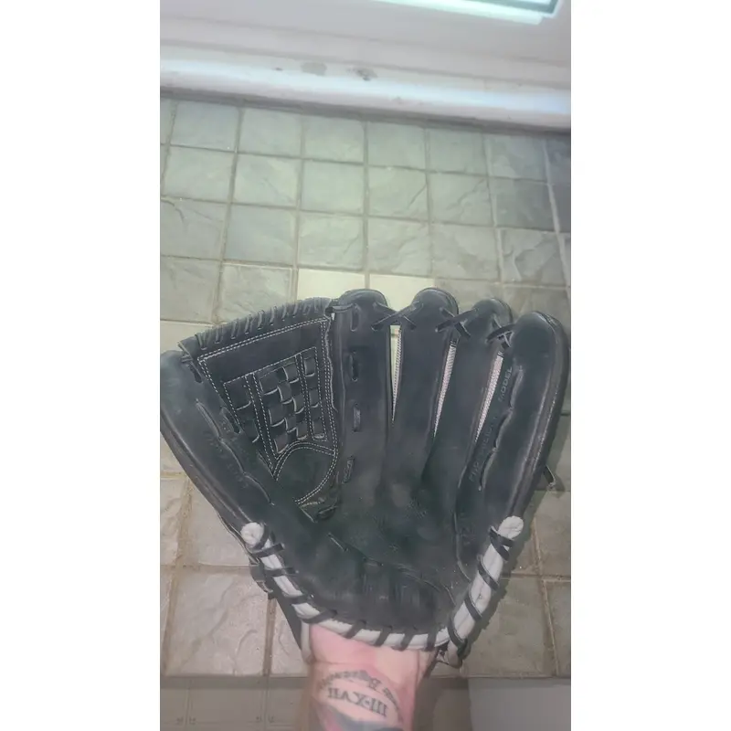 Infield Right Hand Throw Mizuno GPM 1302 Baseball Glove 13" (Used)