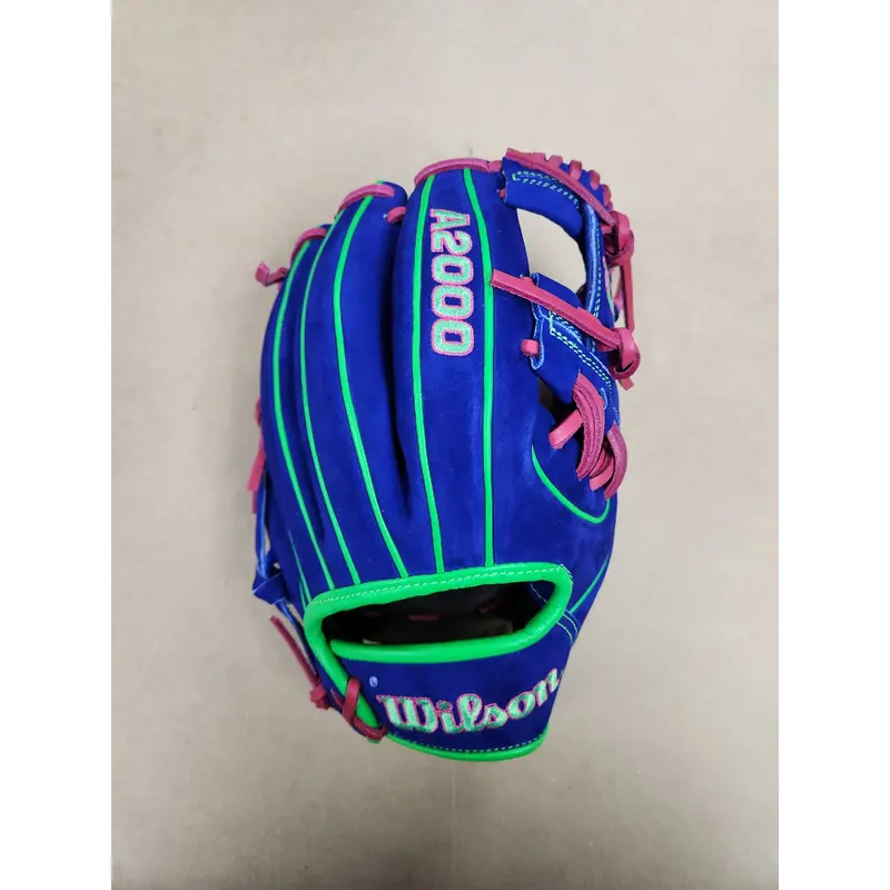 New Wilson January 2024 GOTM Right Hand Throw Infield A2000 Baseball Glove 11.5"