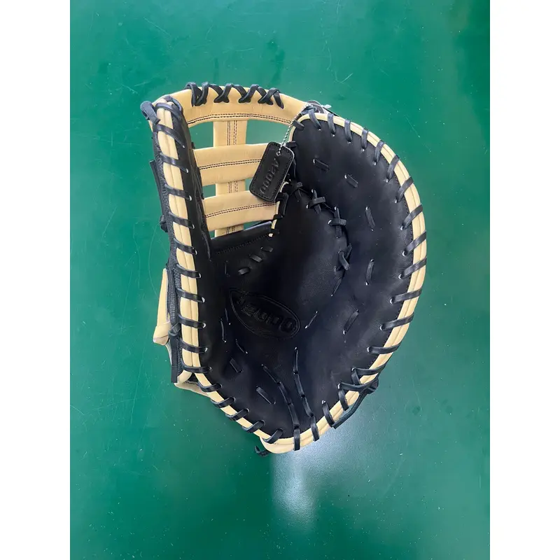 New Wilson A2000 Super Skin Right Hand Throw 12.5 First Base Glove