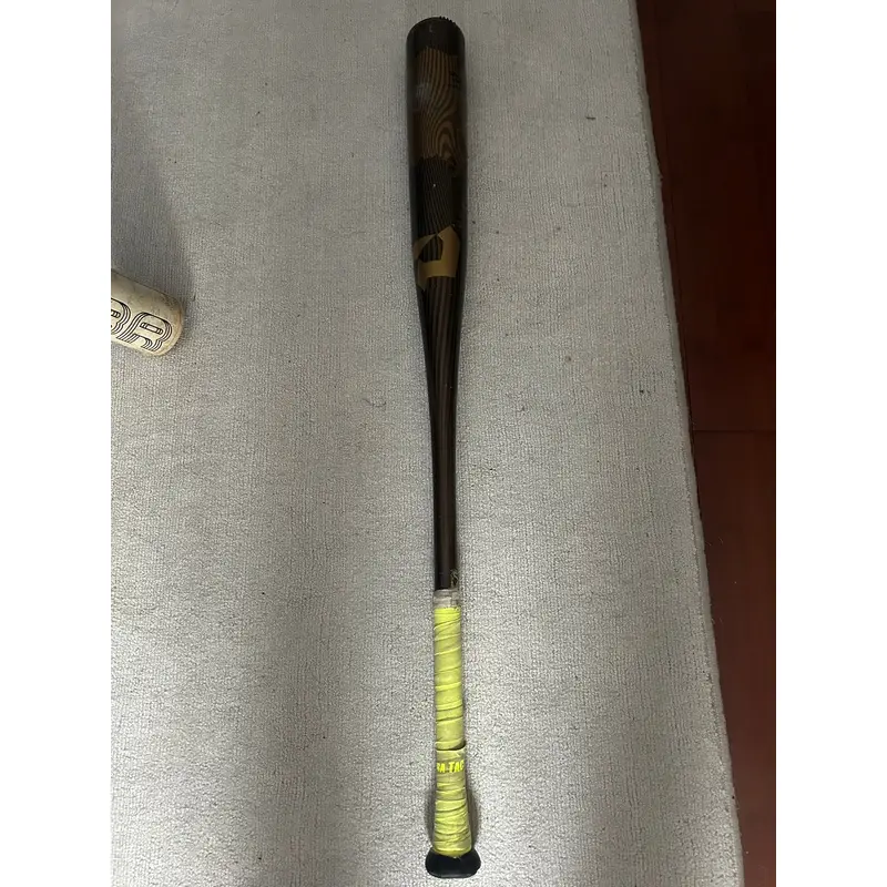 Used DeMarini (-3) 30 oz 33" Voodoo Bat