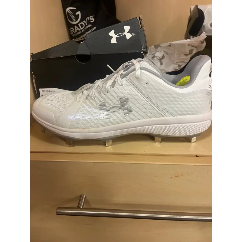 under armor yard low spikes