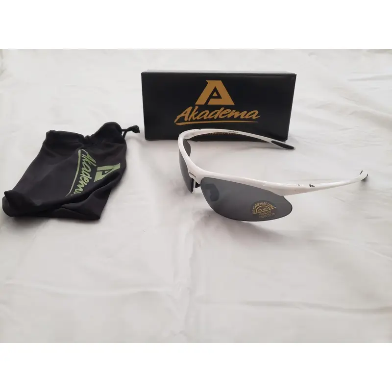 Akadema Hawthorne Sunglasses White
