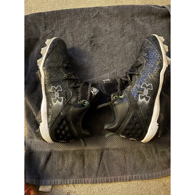 UnderArmour Mens baseball Cleats