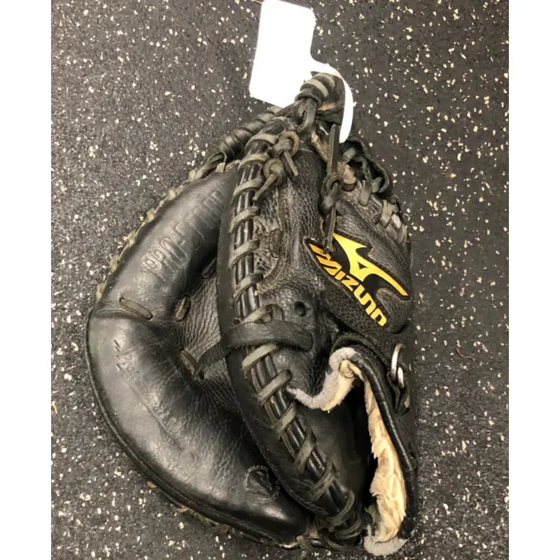 Mizuno Left Hand Throw Catcher's GXC94 Baseball Glove 33.5" (Used)