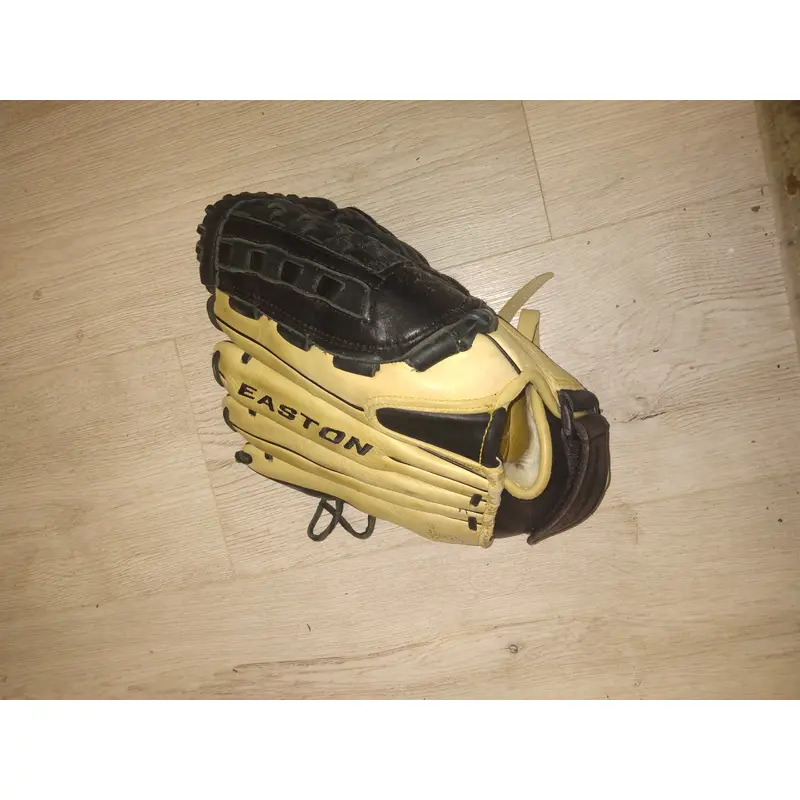 Easton Right Hand Throw Baseball Glove 12.5" (Used)