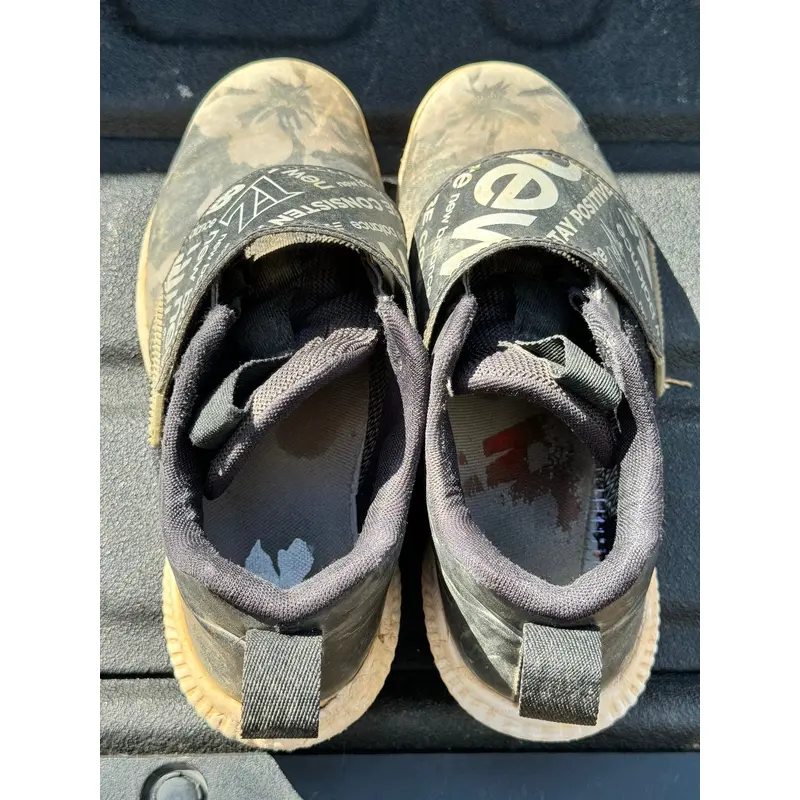 Black Kid's Molded Cleats Low Top Lindor