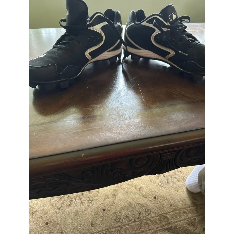 Black Men's Size M 9.5 (W 10.5) Under Armour Low Top (Used)