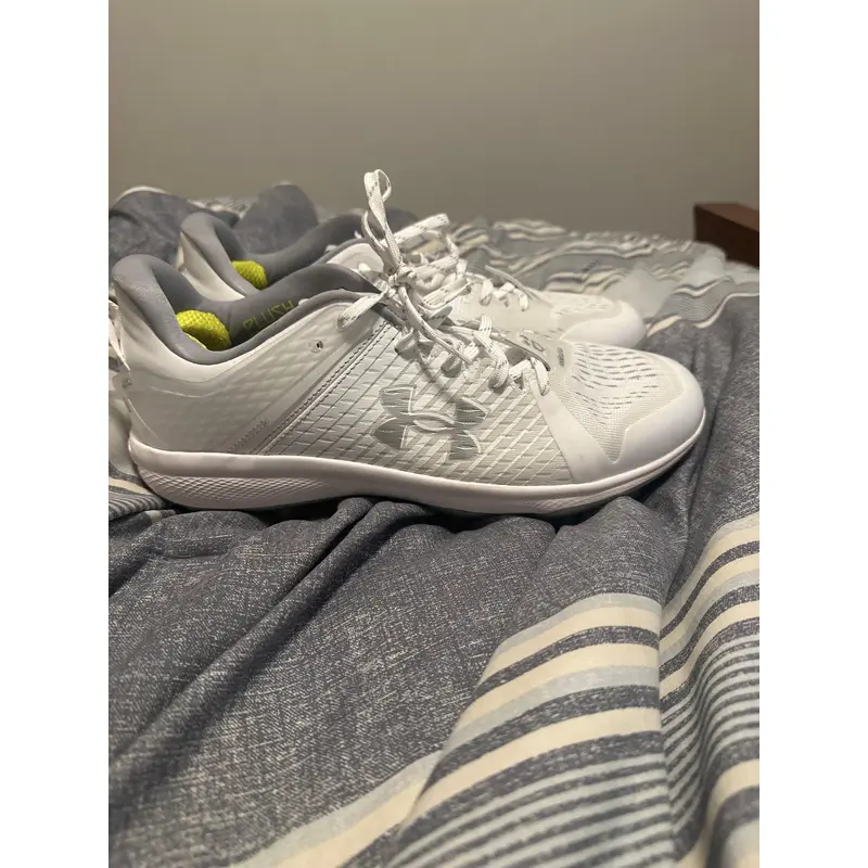 White Men's Size M 12.0 (W 13.0)  Under Armour Low Top Molded Cleats (New)