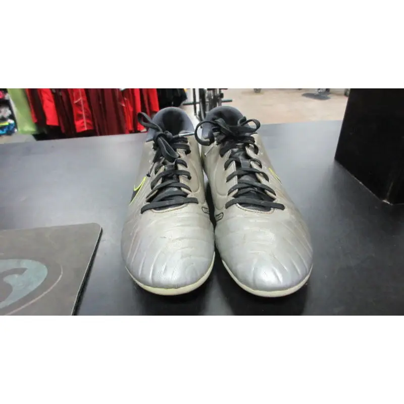 Used Nike Tiempo Legend 10 Size 9.5 Soccer Cleats