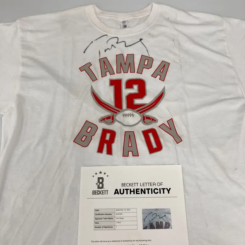 Tom Brady Signed Tampa Bay Buccaneers Authentic Fanatics T-Shirt Beckett COA