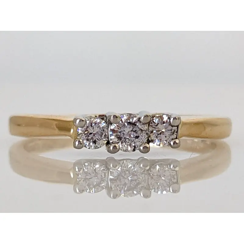14K .23 CARAT TOTAL WEIGHT I1 H DIAMOND ROUND (3) ESTATE TRINITY RING 2.5 GRAMS