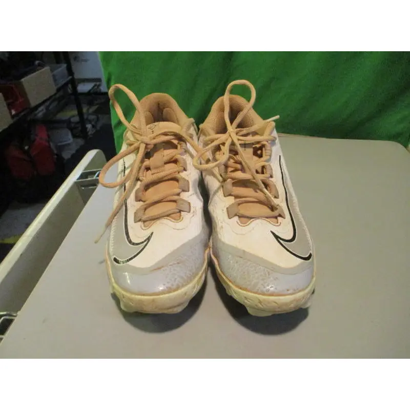Used Nike React Size 7.5 Cleats