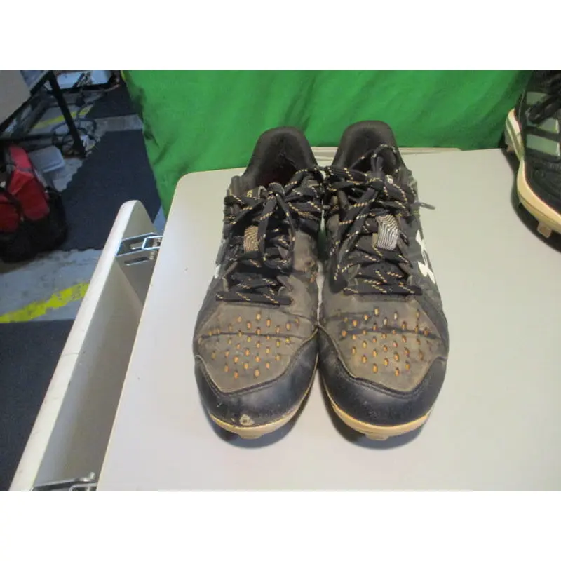 Used Under Armour Leadoff Size Youth 5.5 Cleats