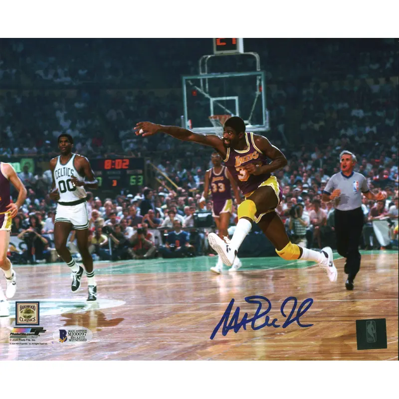 Lakers Magic Johnson Signed 8x10 Horizontal Jump Pass Photo BAS Witnessed