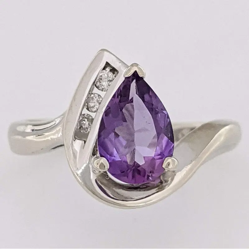 10K WHITE AMETHYST PEAR 6X9 WITH (3) MELEE ESTATE RING 3.1 GRAMS